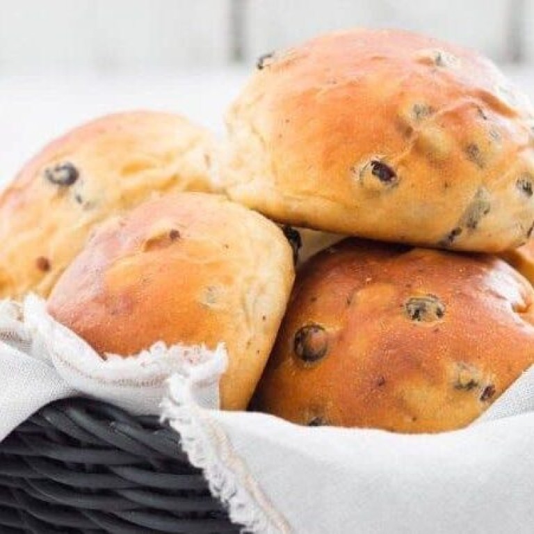 Krentenbollen-uit-Brood-uit-egen-oven_1